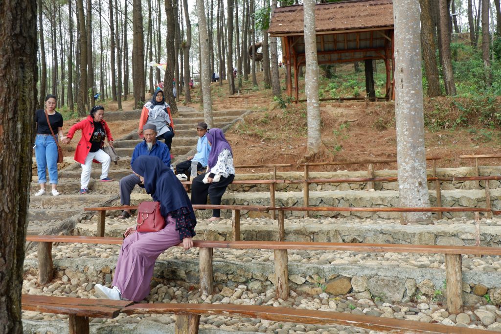 kursi kayu puncak becici yogyakarta jogja