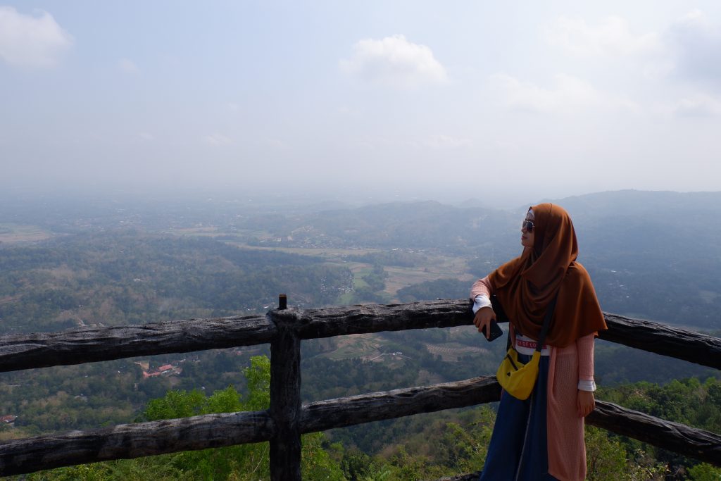 pemandangan alam dari atas puncak becici yogyakarta jogja