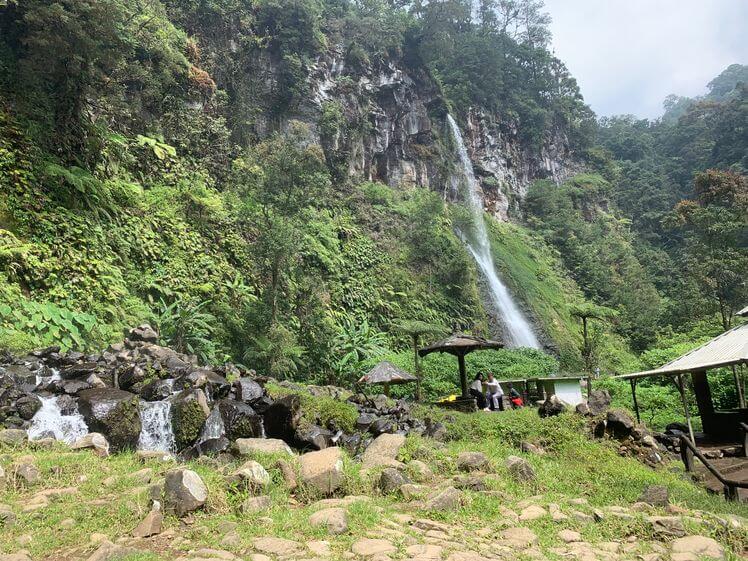 air terjun cibereum gunung gede pangrango