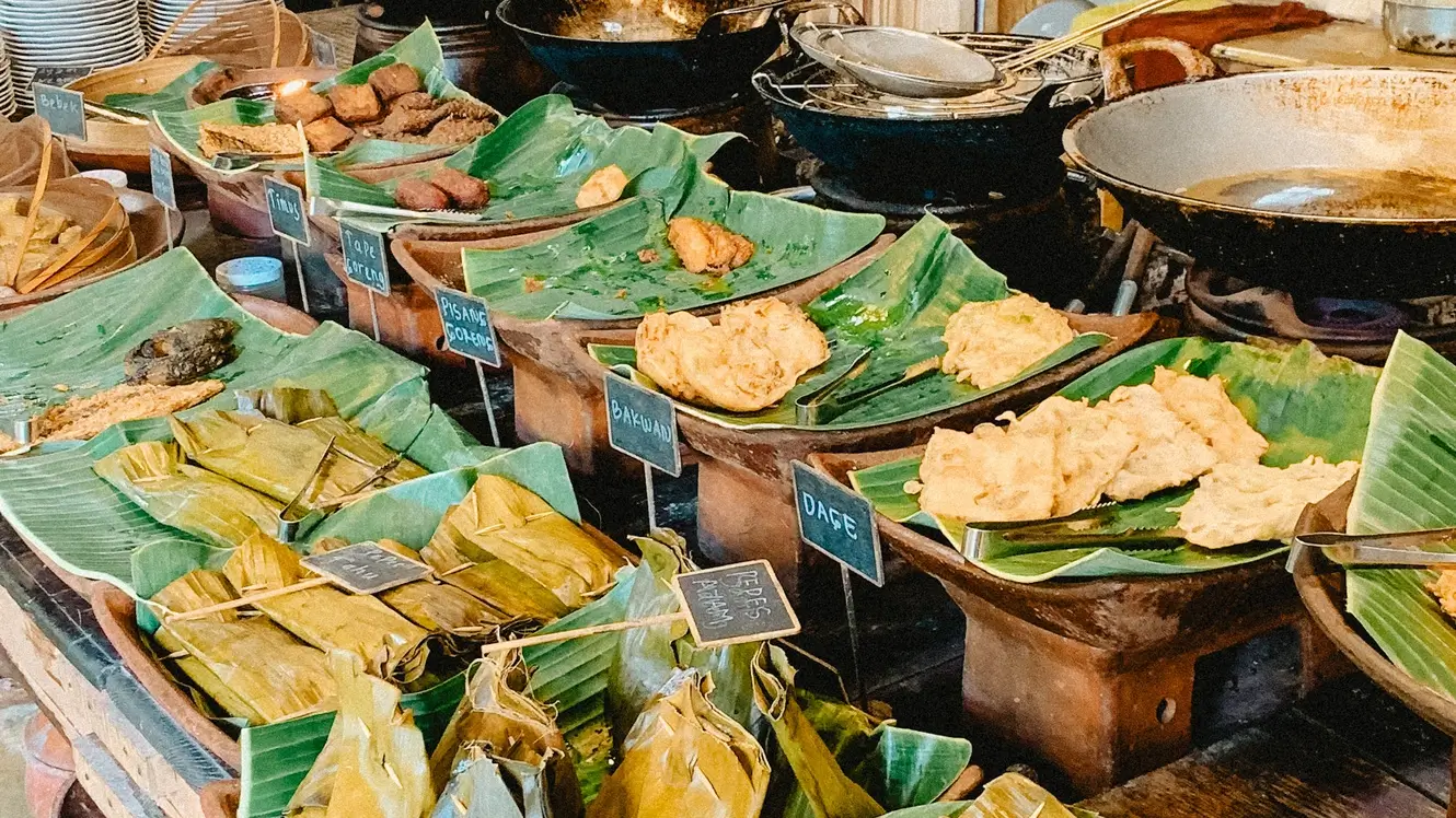 Buffet-style local dishes at Kopi Pletok restaurant