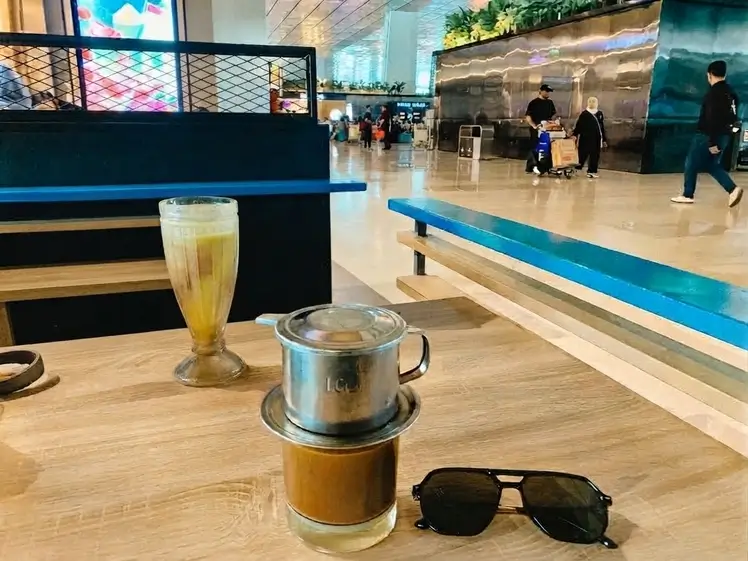Restaurant overlooking the terminal area at Soekarno-Hatta Airport